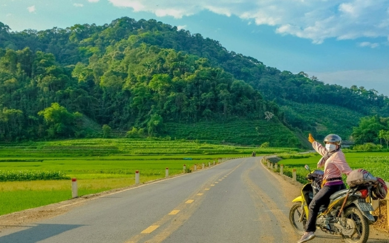 Visite du lac Ba Be en moto