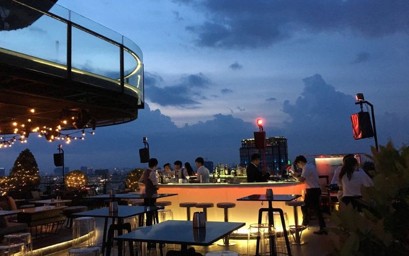 Ho Chi Minh-ville la nuit 