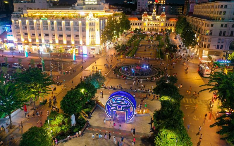 Ho Chi Minh-ville la nuit 