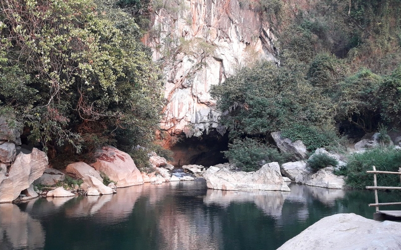 Grottes au Laos