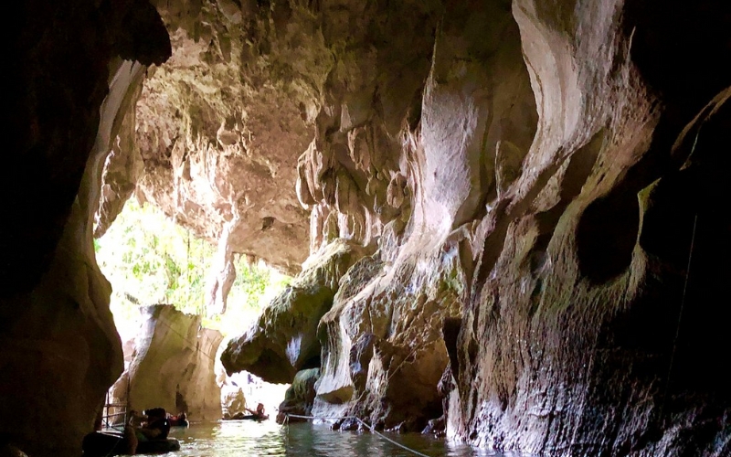 Grottes au Laos