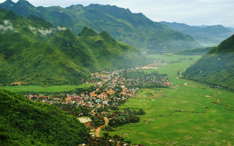 Vue panoramique sur vall&eacute;e de Mai Chau