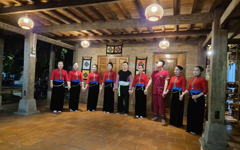 Spectacle de danse &agrave; Mai Chau