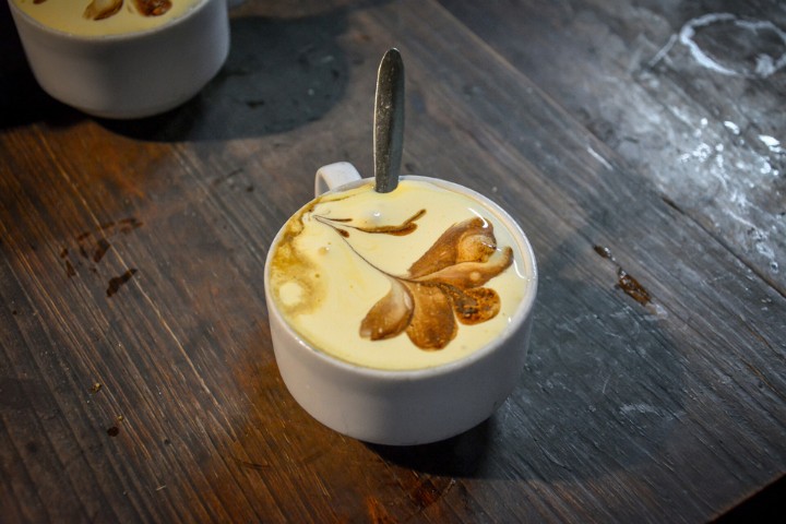 Dégustation du café aux oeufs – spécialité de Hanoi