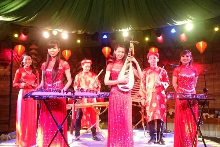 Spectacle chez Truc Mai