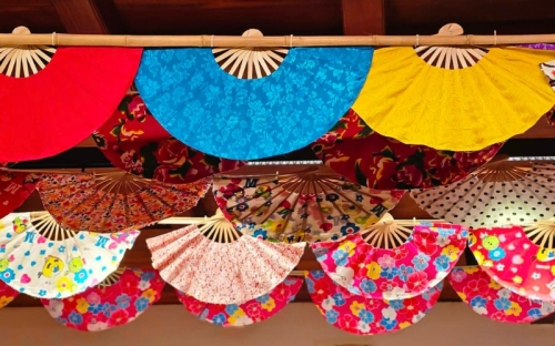 Le village des éventails de Chang Son : l’art vietnamien fait main